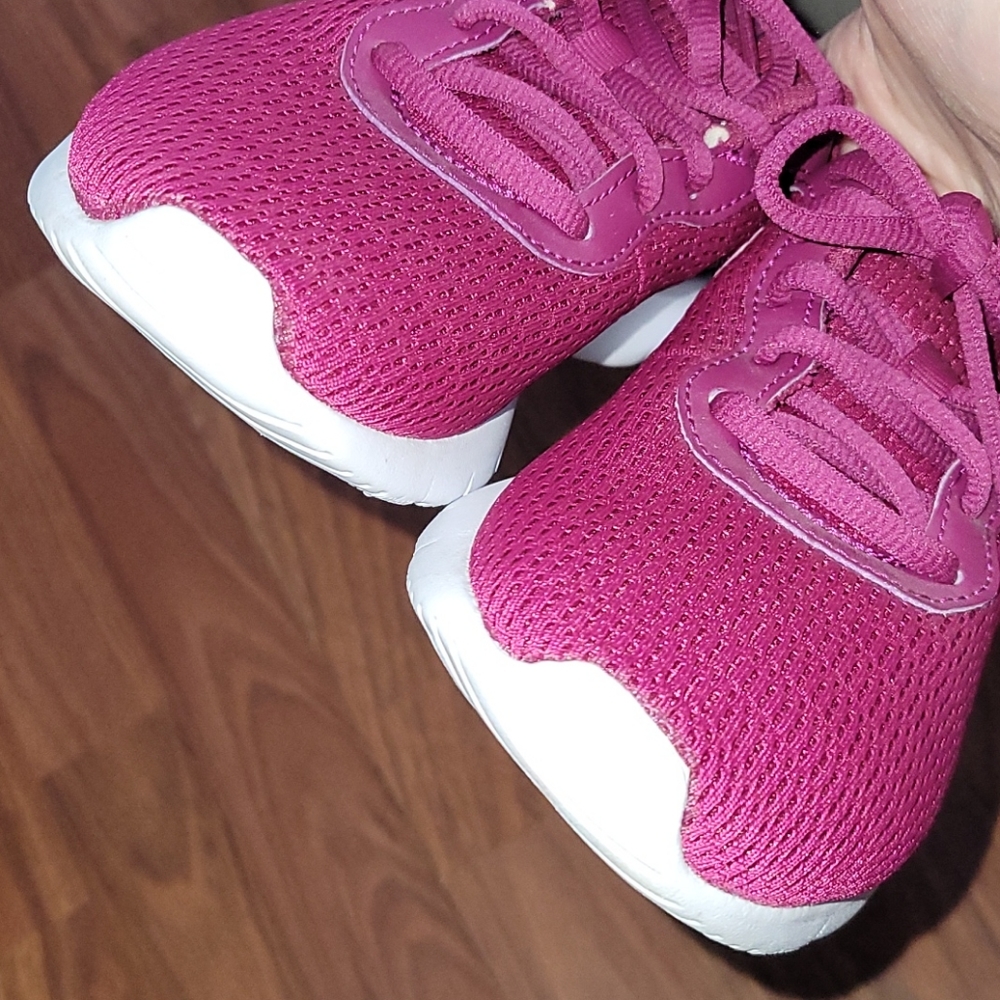 ✨️SOLD✨️Kids Maroon Nike Runners Size 3.5 EUC - Picture 9 of 11